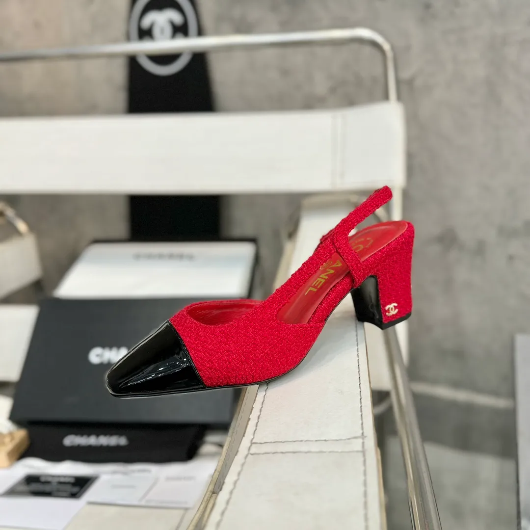 👟👟Ex-factory price 480👟👟 CHANEL Chanel flat bottom series🌹Fashionable classic sandals loved by all stars Fabric [👉] Mixed sheepskin👠🐏 Lining [👉] Silk sheep lining👠🐏 Insole [👉] Silk sheep👠🐏 Sole [👉] Genuine leather outsole imported from Italy 🌻 Packaging [👉] Chanel original box packaging 🌸 Code number [🦶🏻] 34-42 (⚠️34.41.42 is a custom code and cannot be returned or exchanged. Please understand)